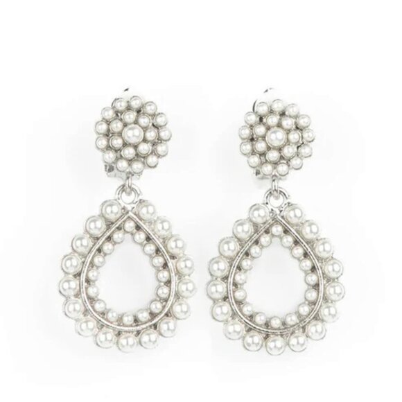 Paparazzi Jewelry Accessories - Discerning Droplets - White Earrings - Vintage - Picture 2 of 4